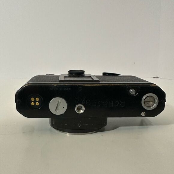 Vintage Nikon FE 35 mm SLR film camera body - Picture 8 of 9